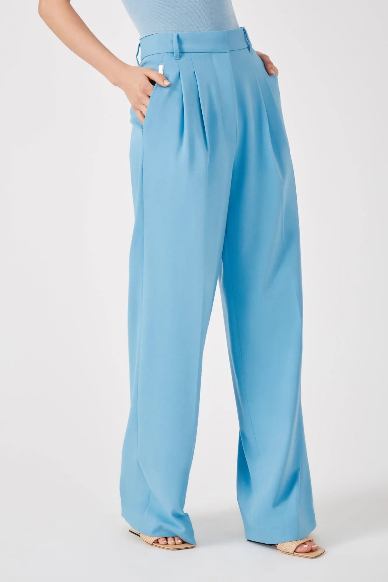 The Maccaden - Open Air Pleated Viscose Trouser